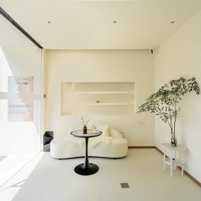 ALT="杭州拱墅区 100 平美容院装修设计实景图(前台与休息区)".jpg ALT="杭州拱墅区 100 平美容院装修设计实景图(前台与休息区)".jpg